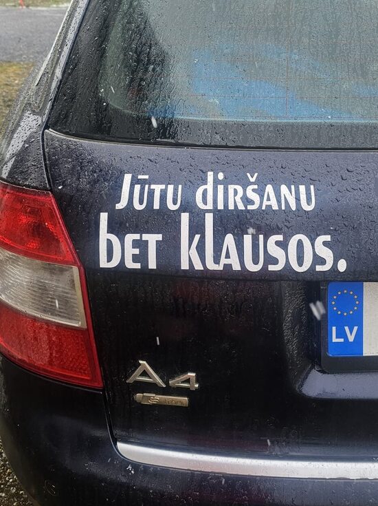 Auto uzlīme - Jūtu diršanu Bet klausos.